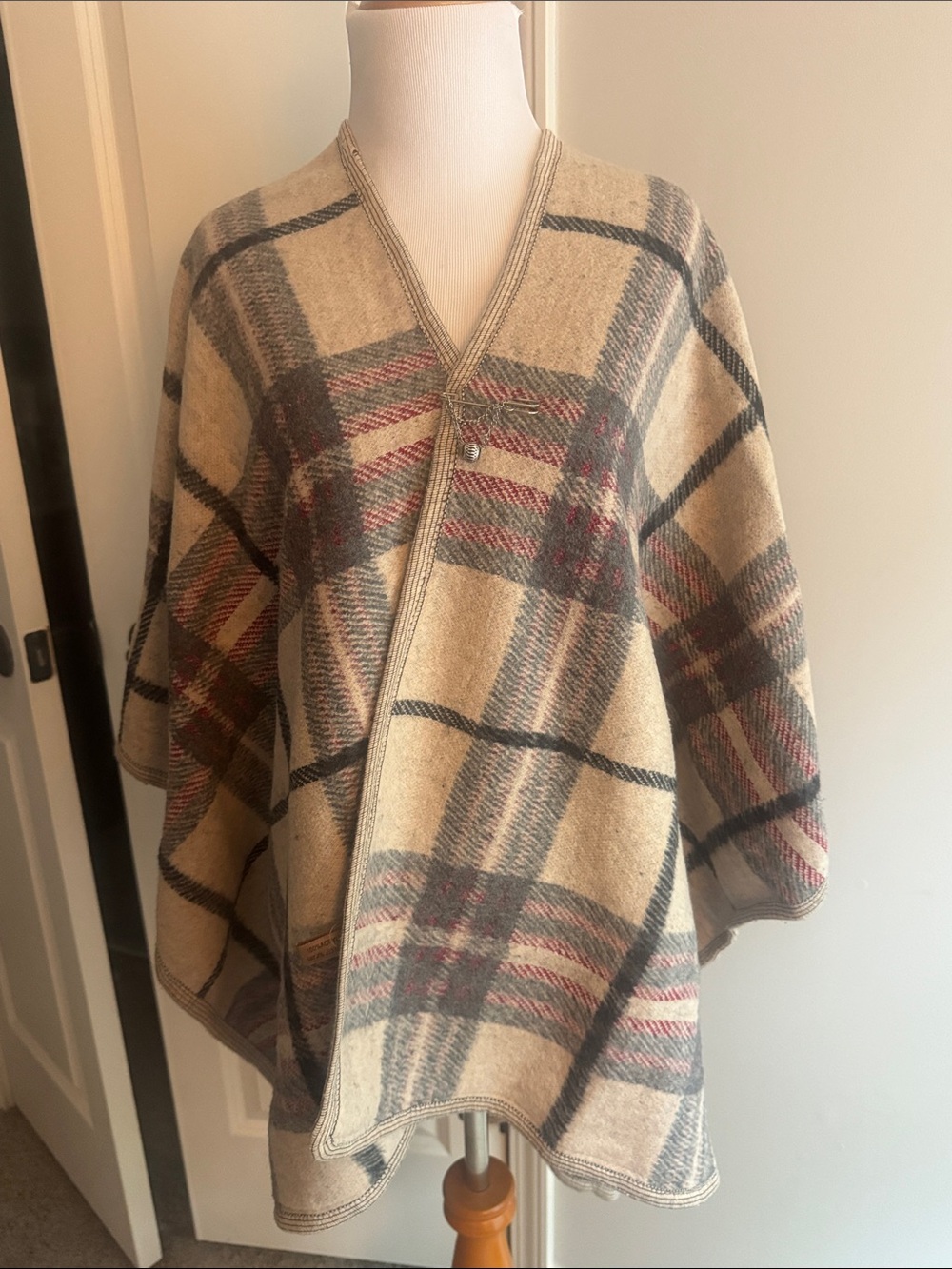 Beautiful Plaid Ponch, One Size